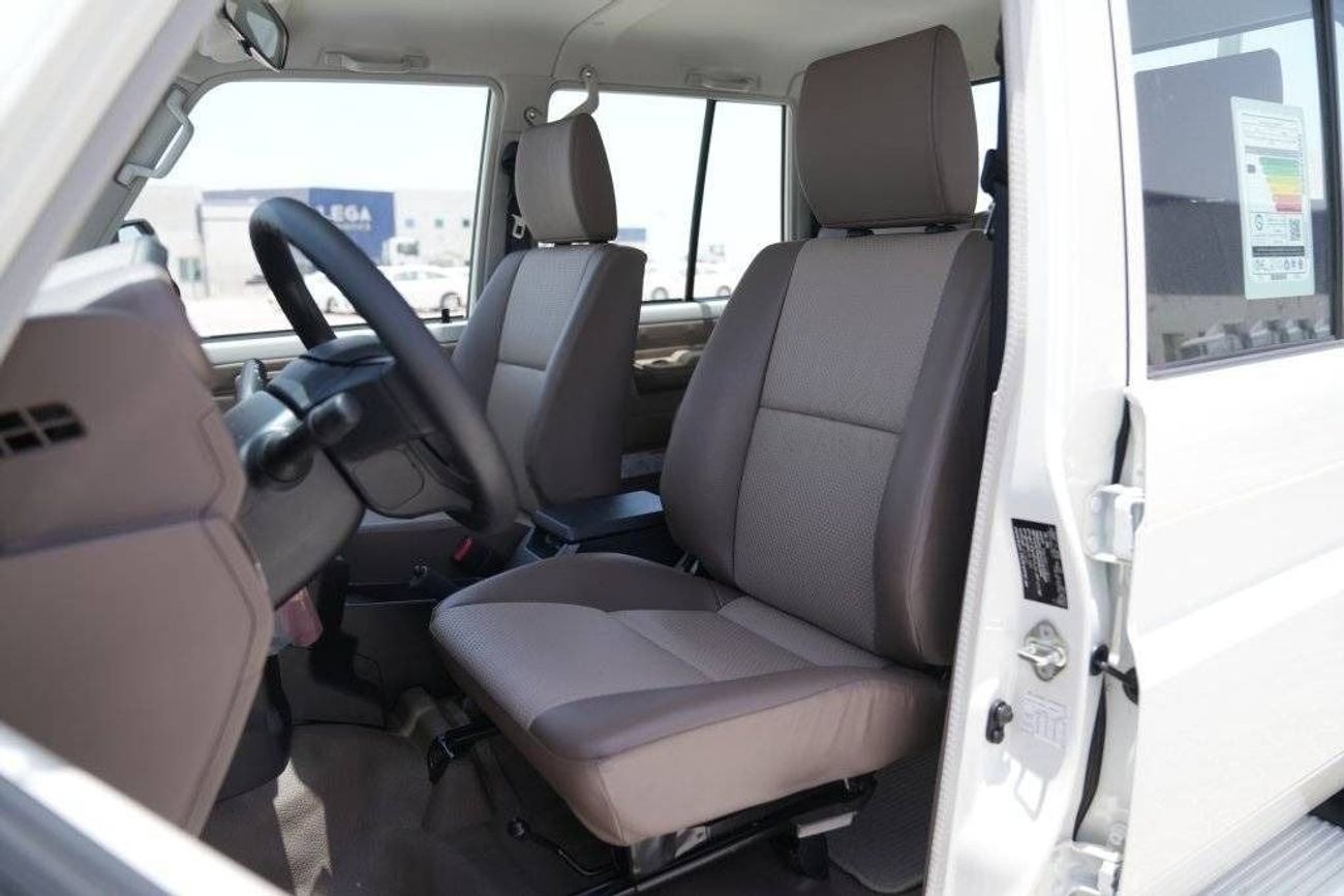 تويوتا لاند كروزر بيك آب 2025 Toyota Land Cruiser LC 79 DC 2.8L AT Diesel (White)