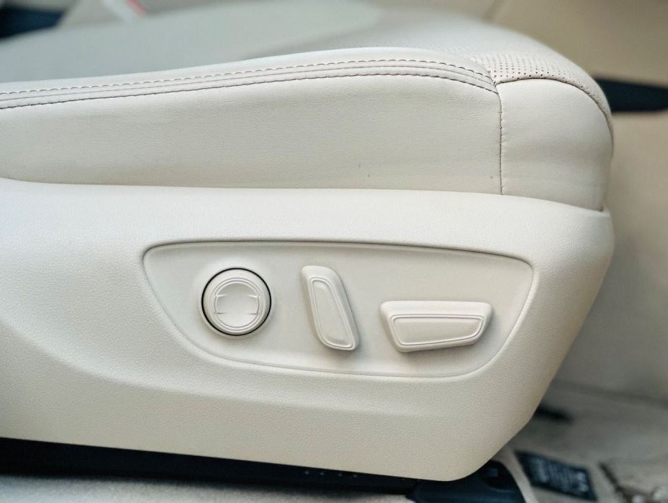 تويوتا لاند كروزر LC300 RIGHT HAND DRIVE