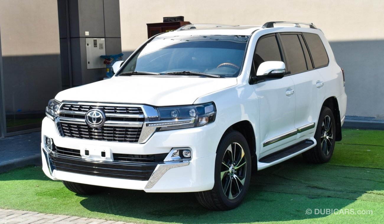 Toyota Land Cruiser VXR 5.7 V8  Facelift 2020