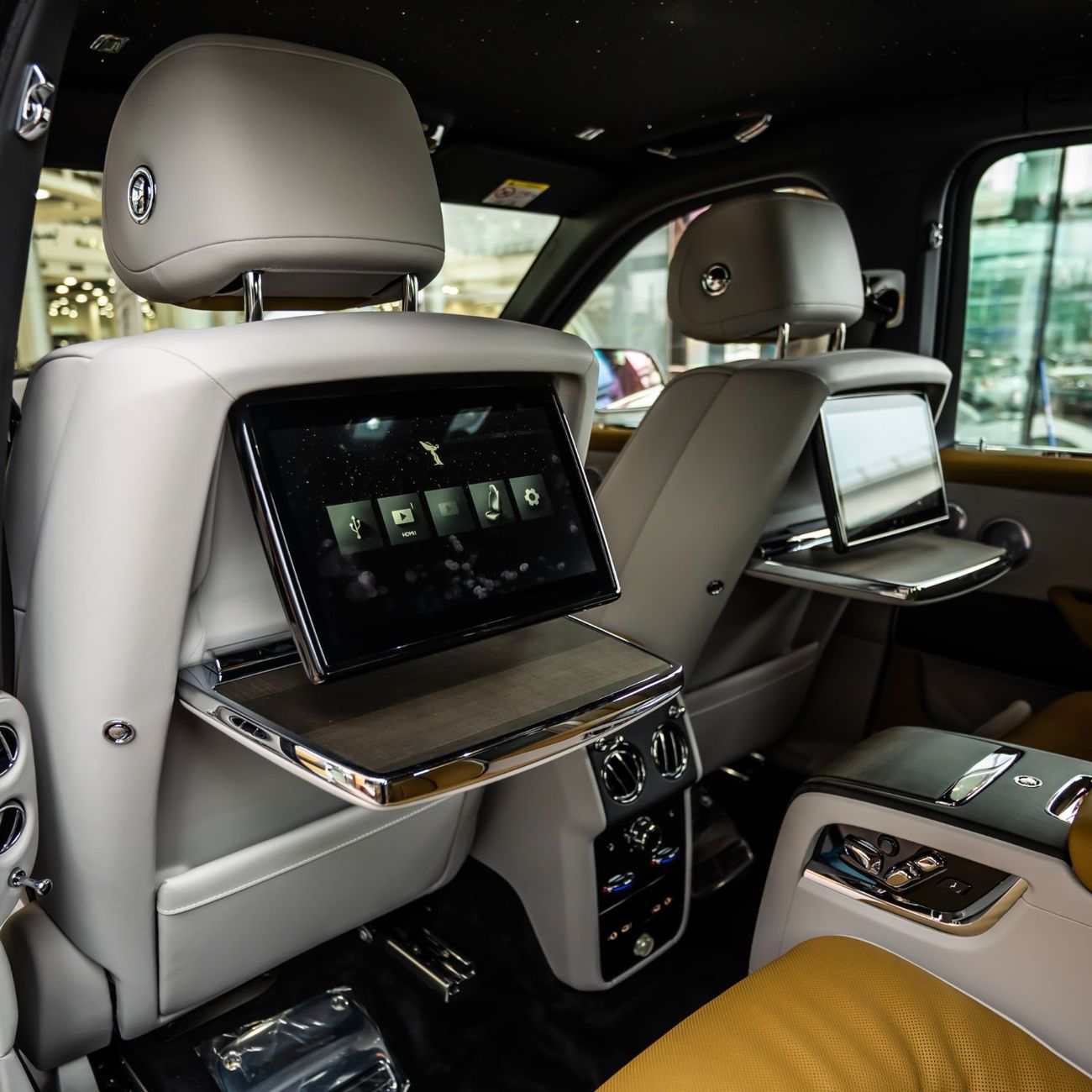 Rolls-Royce Cullinan 2026 ROLLS ROYCE CULLINAN ( SPECIAL COLOUR ) ( BRAND NEW ) ( GCC WITH WARRANTY+ SERVICE )