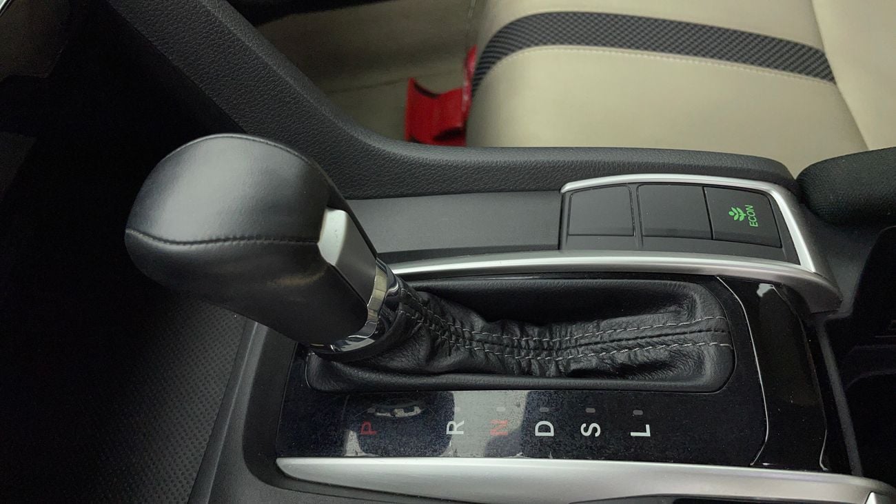 هوندا سيفيك LX 1.6 | بدون دفعة مقدمة | اختبار قيادة مجاني للمنزل