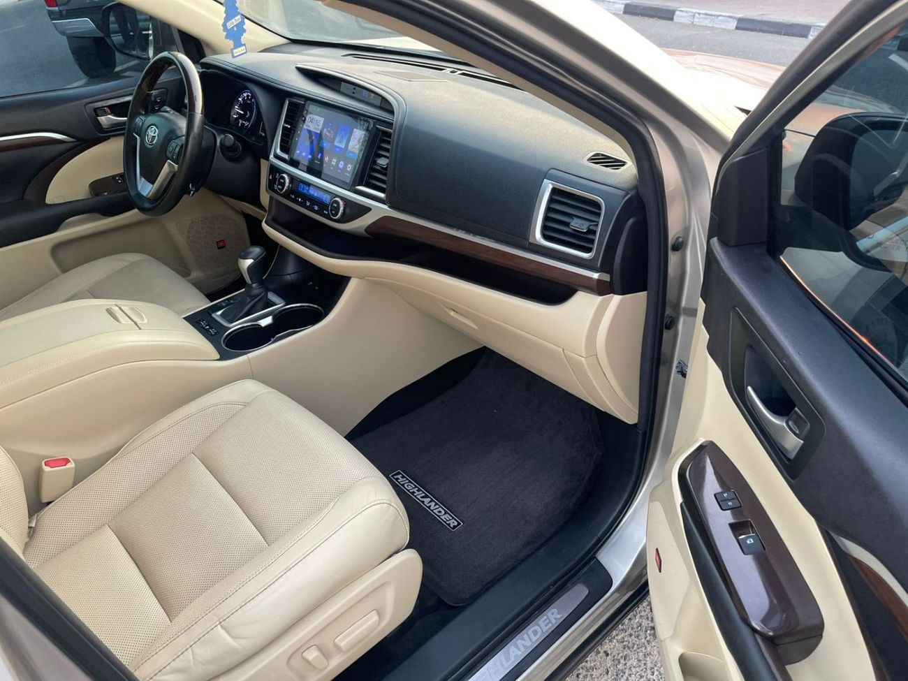 تويوتا هايلاندر 2016 Toyota Highlander Limited Edition 3.5L V6 Full Option 7 Seater - With Radar Leather Electric se