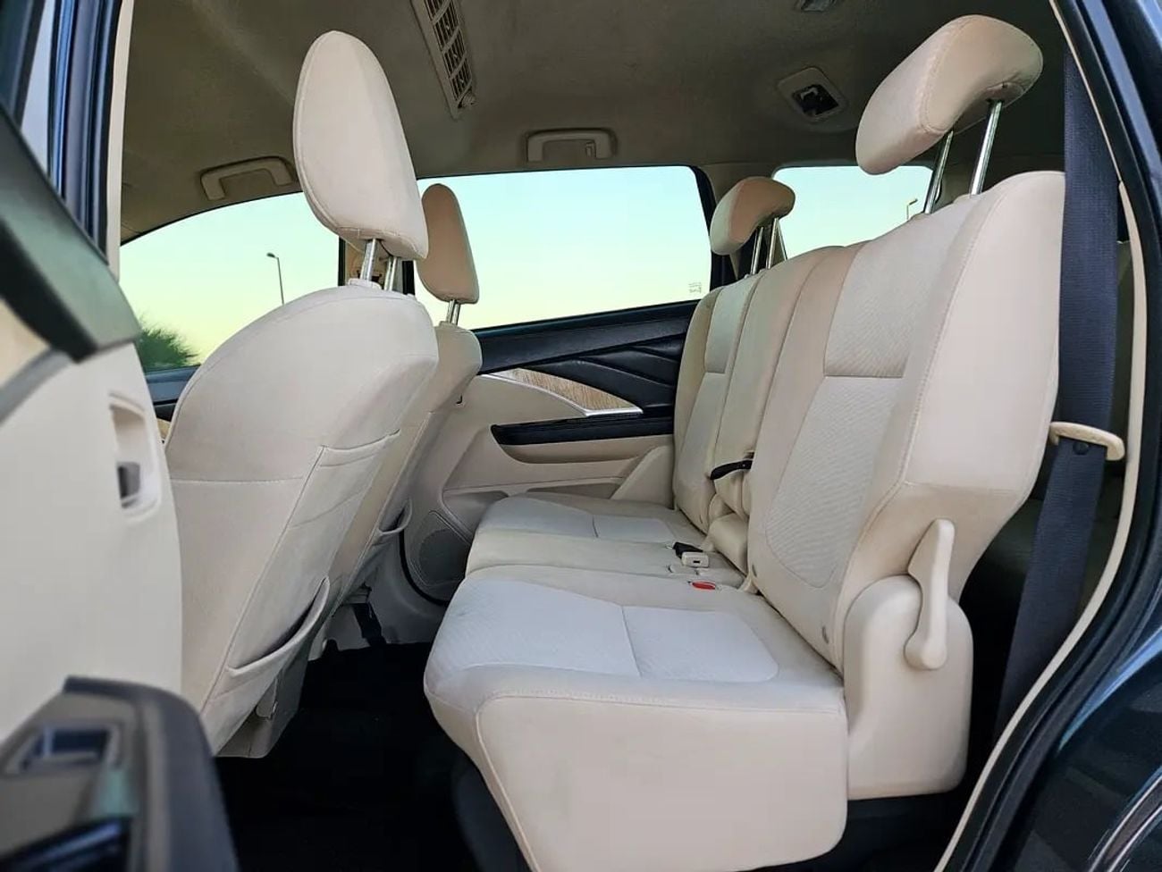 ميتسوبيشي إكسباندر GLX GCC Specs Premium Condition 7 Seater Perfect Inside Out