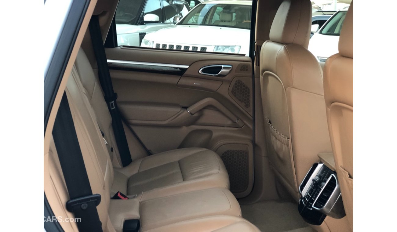 Porsche Cayenne PORSCHE Cayenne S MODEL 2013 GCC CAR PERFECT CONDITION FULL OPTION PANORAMIC ROOF LEATHER SEATS