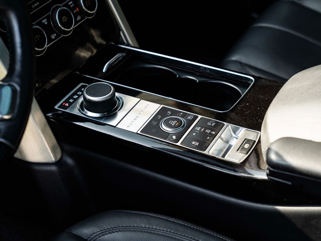 لاند روفر رينج روفر CASH OFFER!!! RANGE ROVER VOGUE HSE 5L V8 AWD LE • GCC SPECS • PRISTINE CONDITION