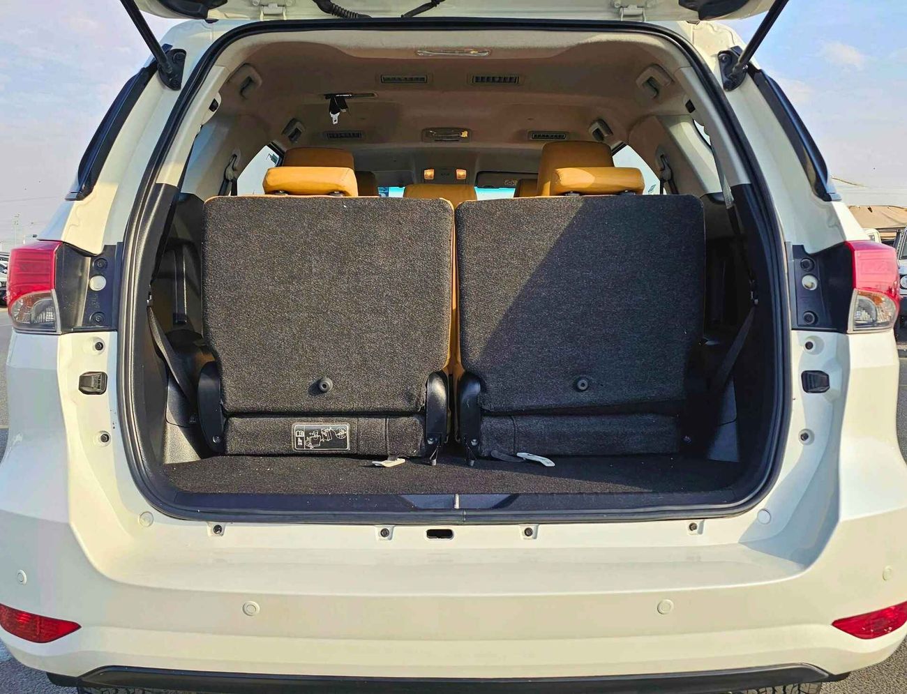 Toyota Fortuner / EXR / 2.7L / A/T / 4WD / GCC / EXPORT ONLY/ LOT#16613