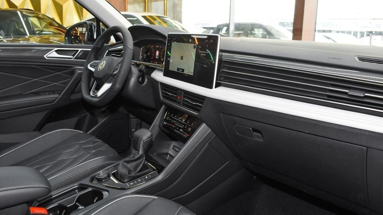 Volkswagen Tiguan VOLKSWAGEN TIGUAN R-LINE 2.0L TURBO 4-CYLINDER 2024