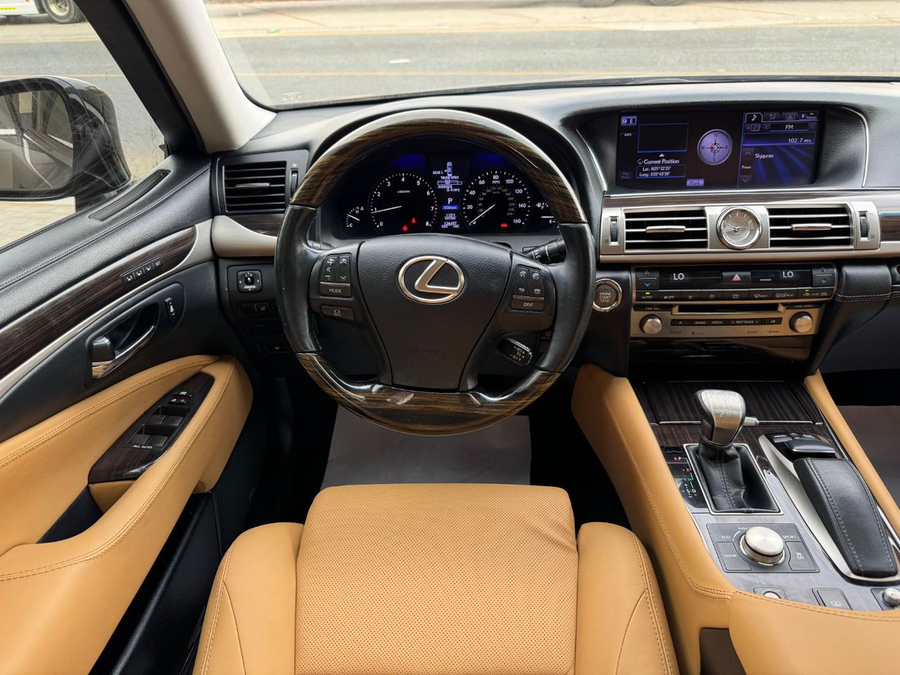 Lexus LS460 V8 4.6L / TRIPLE XENON LIGHTS / COOLING AND HEATING SEATS / SOFT CLOSE DOORS / IN PERFECT CONDITION