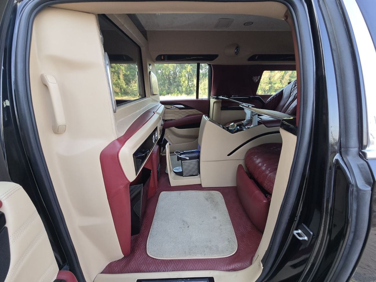 Cadillac Escalade PLATINUM 6.2L CADILLAC ESCALADE 2018 GCC // LOW MILEAGE // VIP SEATS // TV // PERFECT CONDITION