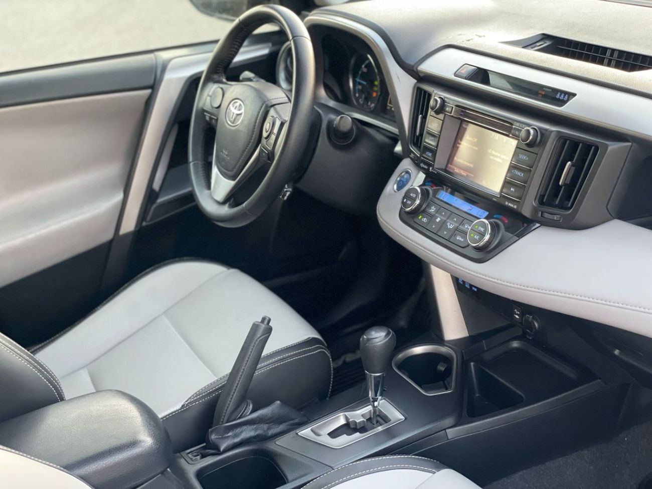 Toyota RAV4 2018 Toyota Rav4 XLE 4x4 Full Option Push Start - Hybrid Fuel ⛽️-