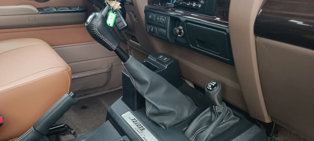 تويوتا لاند كروزر 70 تويوتا لاند كروزر  LX 70