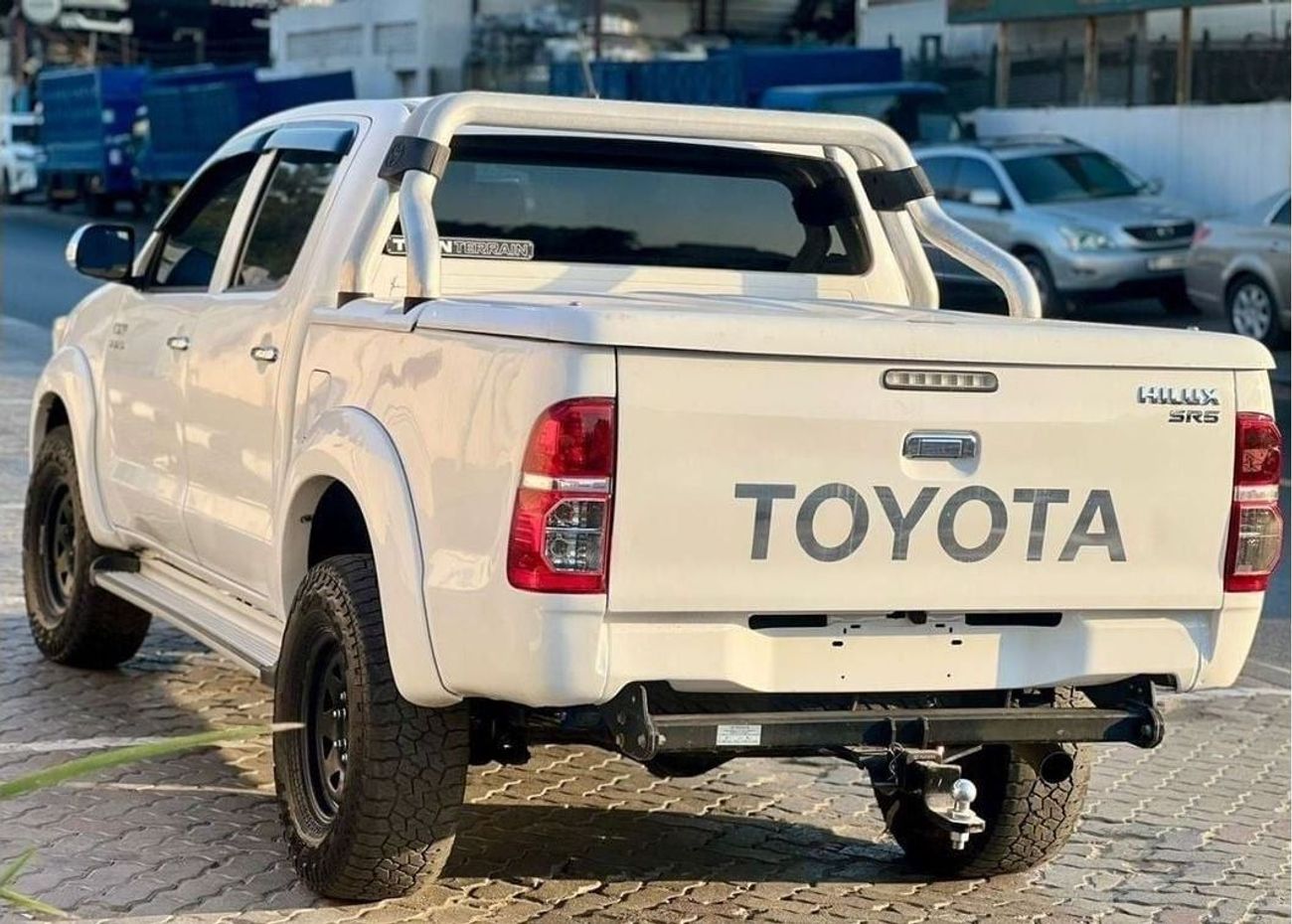 تويوتا هيلوكس diesel 3.0 liter automatic gear right hand drive