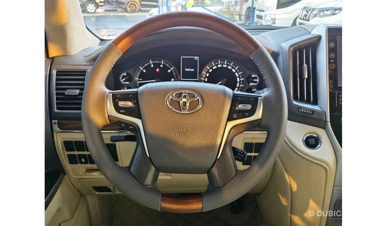 Toyota Land Cruiser VXR // V8 / 5.7 // 23 SHAPE // FULL OPTION / LOT#24746