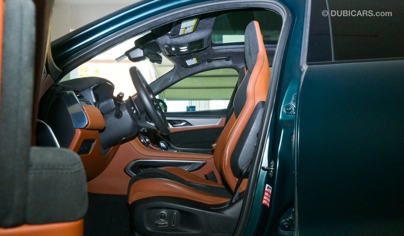 Jaguar F-Pace 5.0L V8 SVR (550 PS)