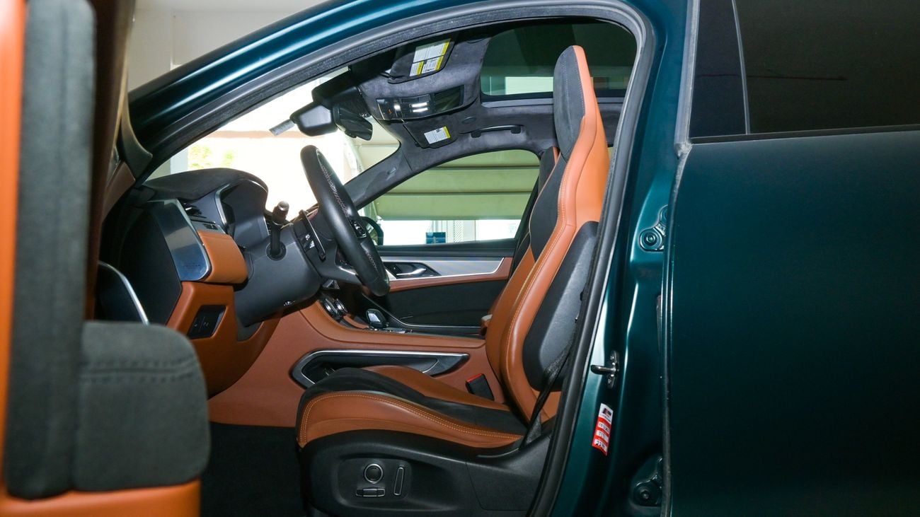 Jaguar F Pace 5.0L V8 SVR (550 PS)