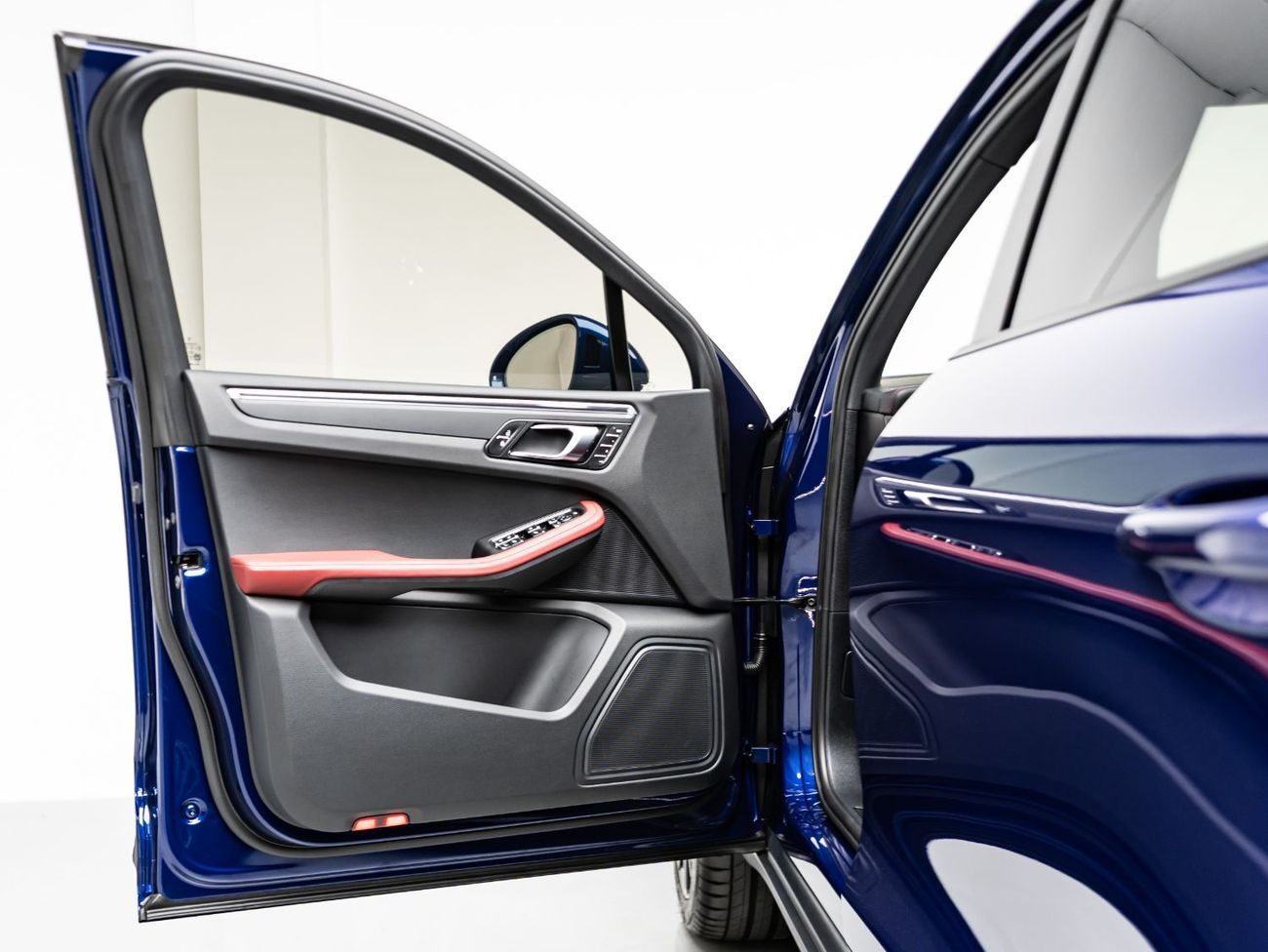 بورش ماكان Base