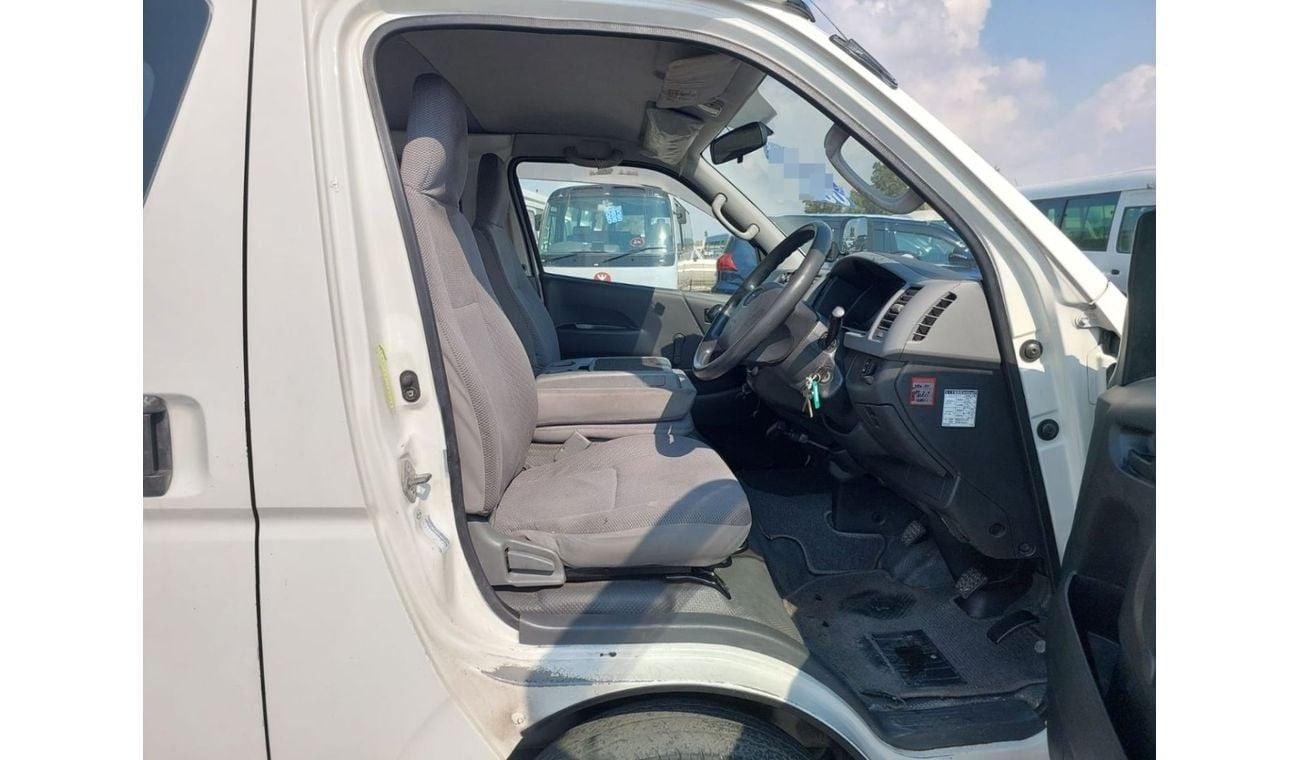 Toyota Hiace TOYOTA HIACE VAN RHD 2007 MODEL 2.5 L DIESEL MANUAL(PM78244)