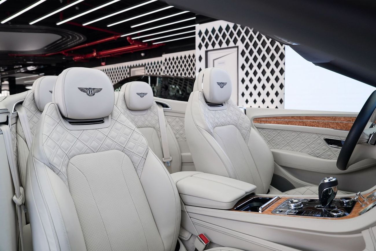 بنتلي كونتيننتال جي تي سي Bentley GTC W12 First Edition