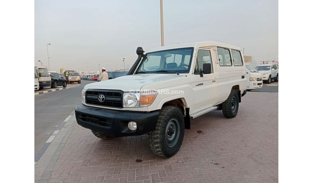 Toyota Land Cruiser 70 TOYOTA LAND CRUISER HARD TOP LEFT HAND DRIVE(PM83007)