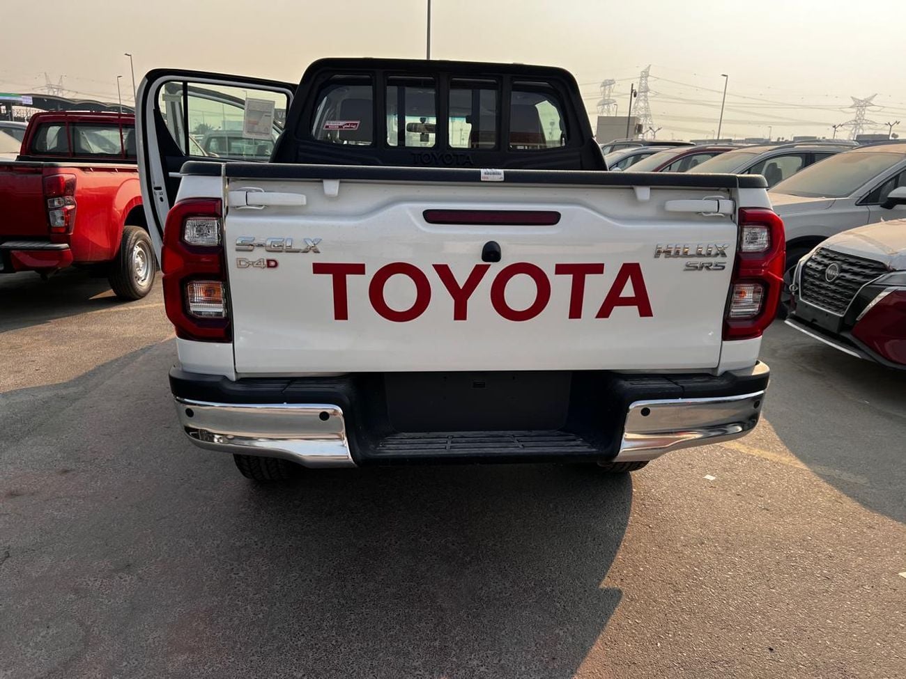 Toyota Hilux SGLX S GLX 2.4L 4WD A/T Toyota Hilux DC S/GLX 2.4L 4WD A/T