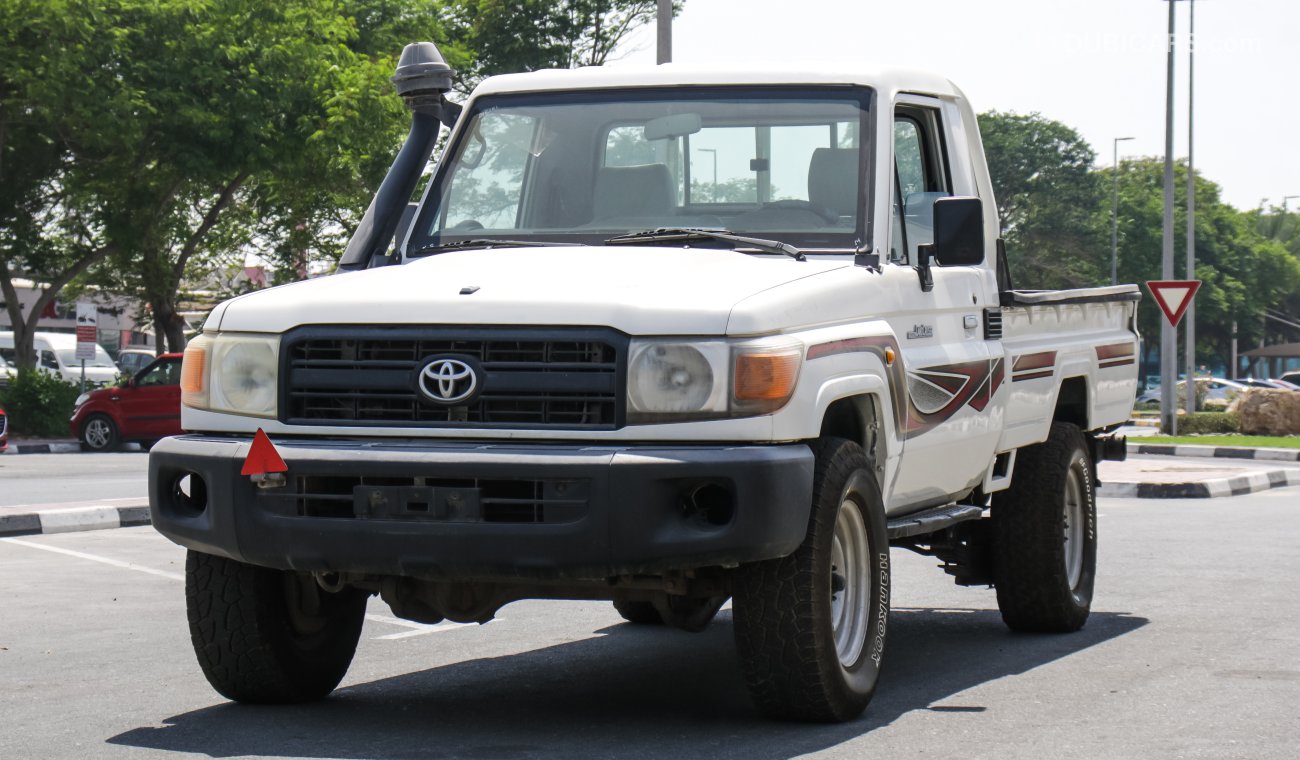 Toyota Land Cruiser Pick Up 6 cylinder diesel 4200cc