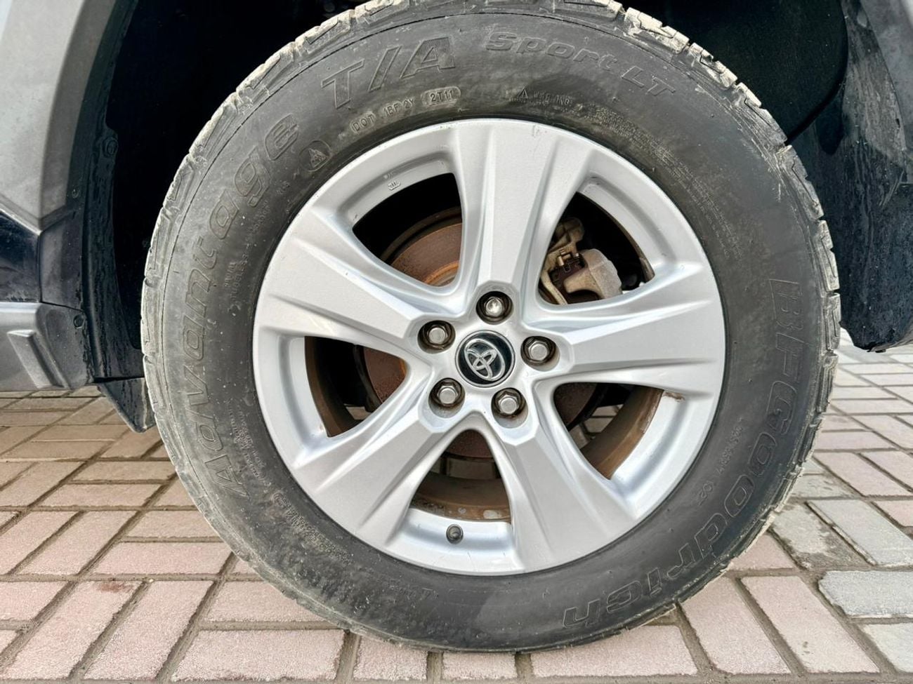 تويوتا راف ٤ 2021 Toyota Rav4 XLE Push Start 2.5L 4 Cyl Automatic Patrol front Wheel Drive 5 Seats 4 Door