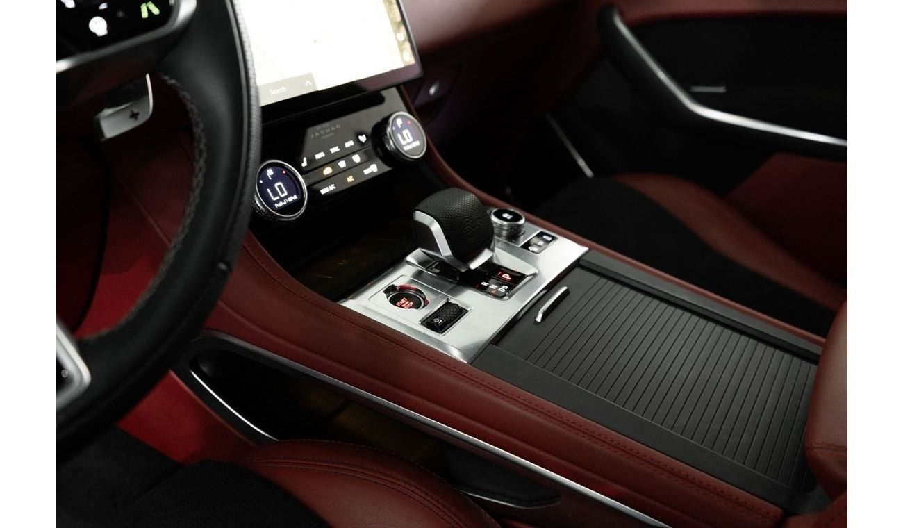 جاكوار F بيس SVR 5.0L