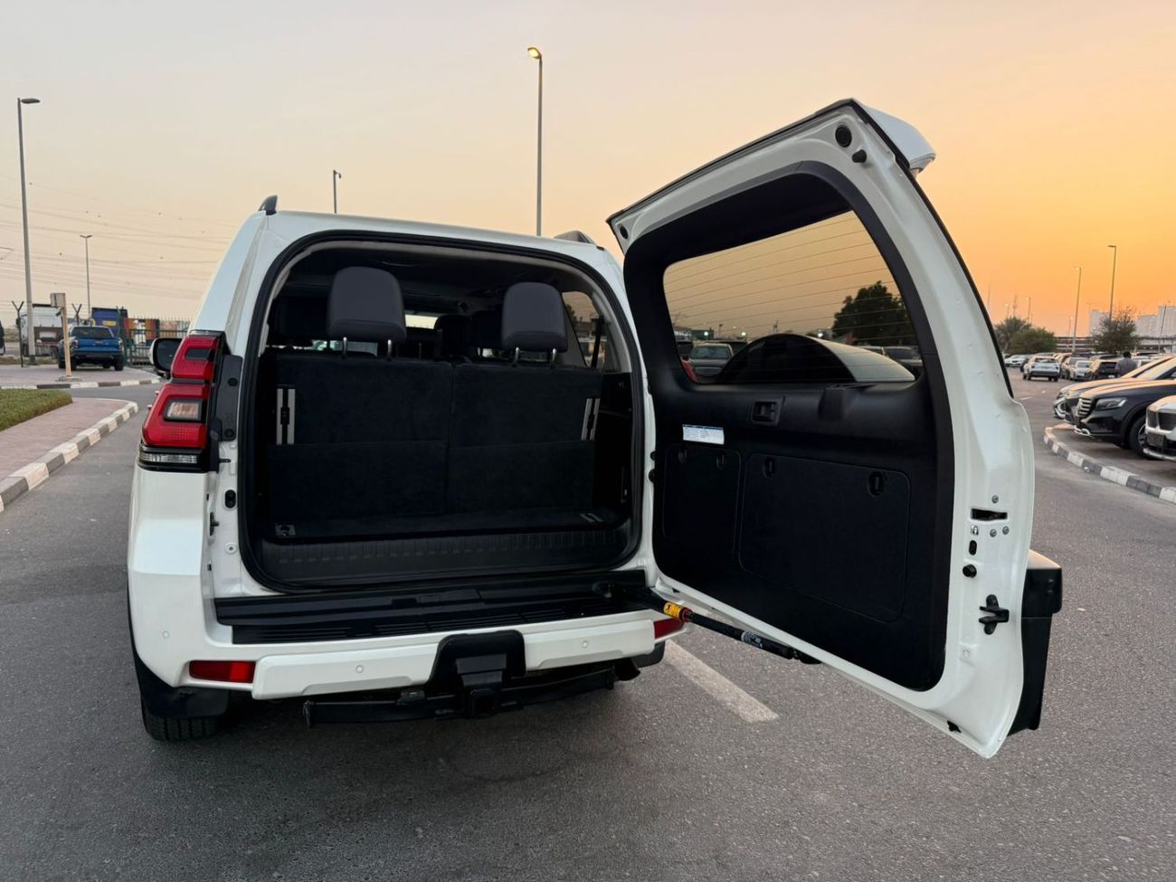 Toyota Prado GOOD CONDTION | 2800CC DIESEL | 4WD | RHD | 7 SEATER | AUTOMATIC SUV