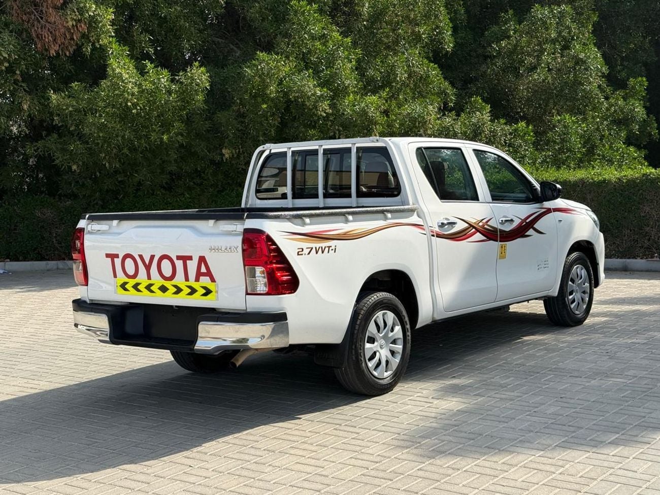 تويوتا هيلوكس GL 2.7L Double Cab Utility RWD
