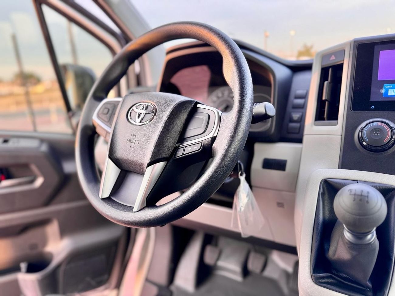 تويوتا هاياس Toyota Hiace13 Seaters bus 6V 3.5L - MT