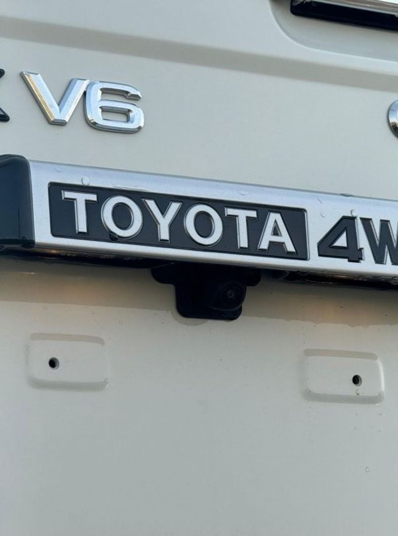 Toyota Land Cruiser 70 TOYOTA LANDCRUISER 76 4.0L V6 PETROL GRADE E MANUAL
