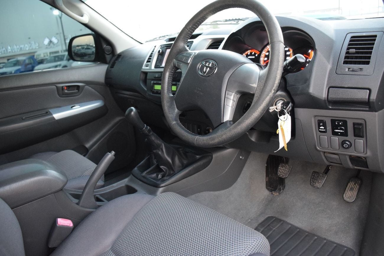 تويوتا هيلوكس 4x4 Diesel 3.0L Right Hand (Export Only)