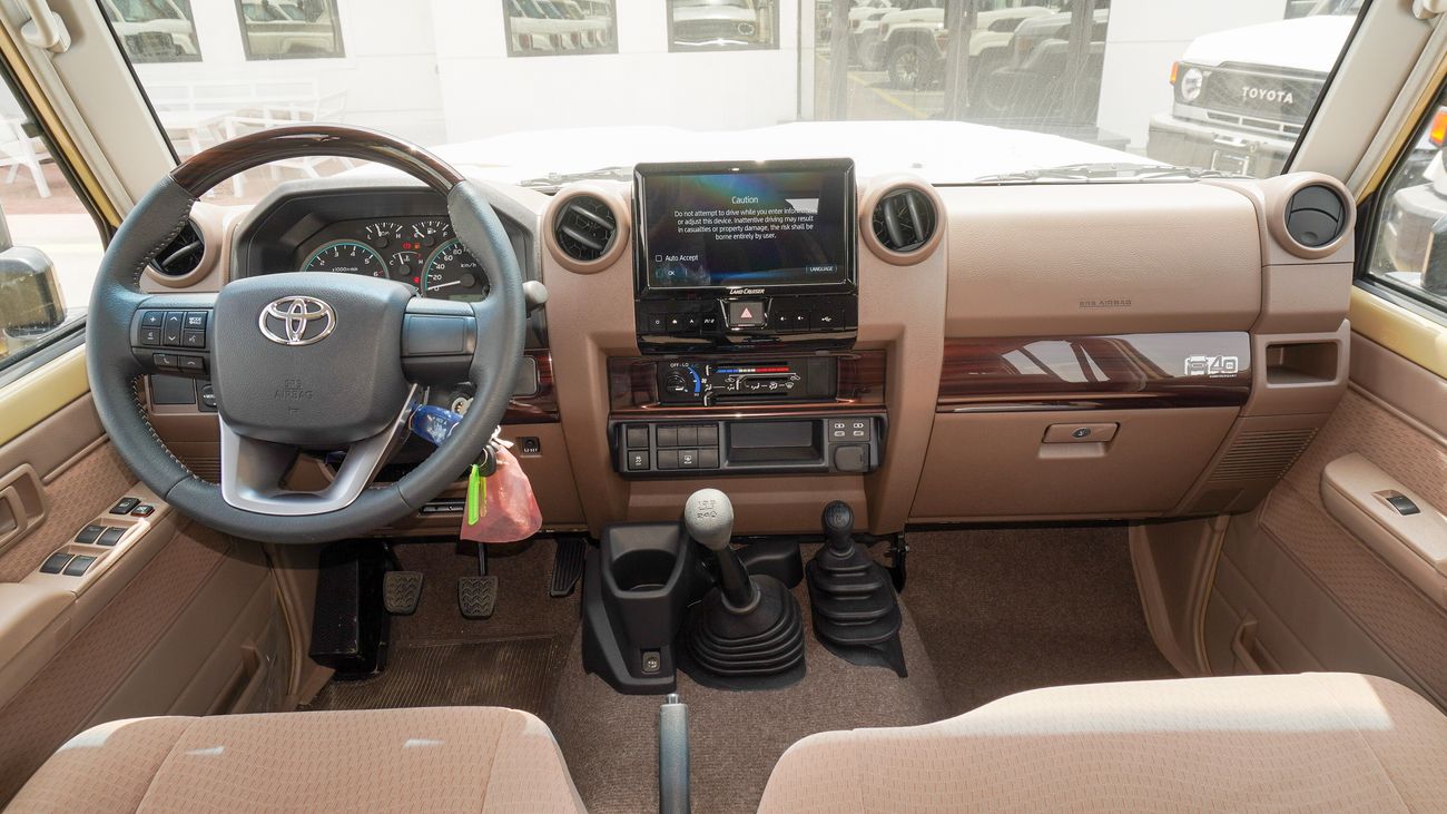 Toyota Land Cruiser 70 LX 4.0L M/T