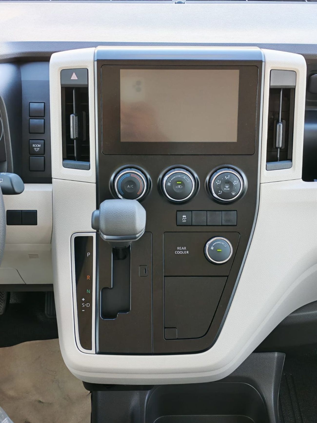 Toyota Hiace 2026 Toyota Hiace GL 13-Seater High-Roof Full-Option 2.8L 4-Cyl Diesel A/T RWD Export Only