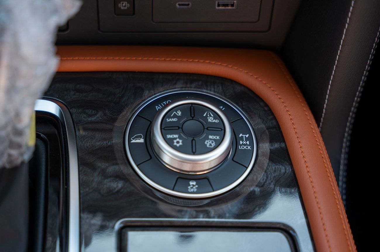 نيسان باترول LE T3 5.6L 2024 Nissan Patrol LE V8 5.6L petrol - Black -orange