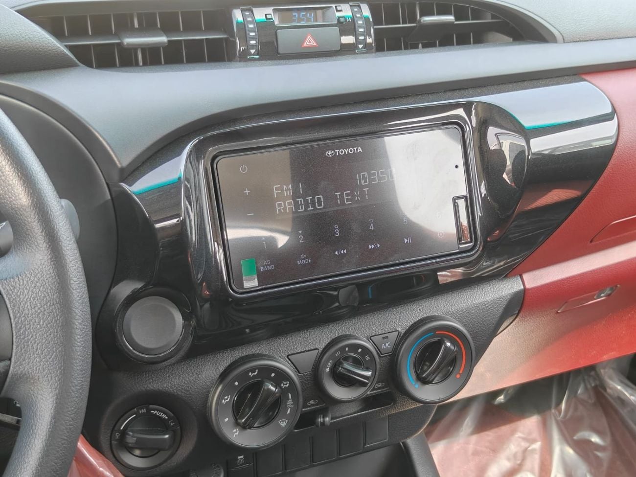 تويوتا هيلوكس 2026 Toyota Hilux white/red 2.4L diesel manual GCC spec mid option