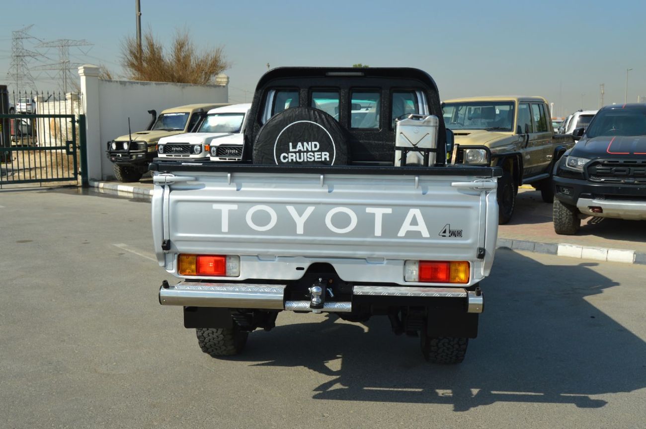 تويوتا لاند كروزر بيك آب ingle cabin 4.5L, perfect inside and outside