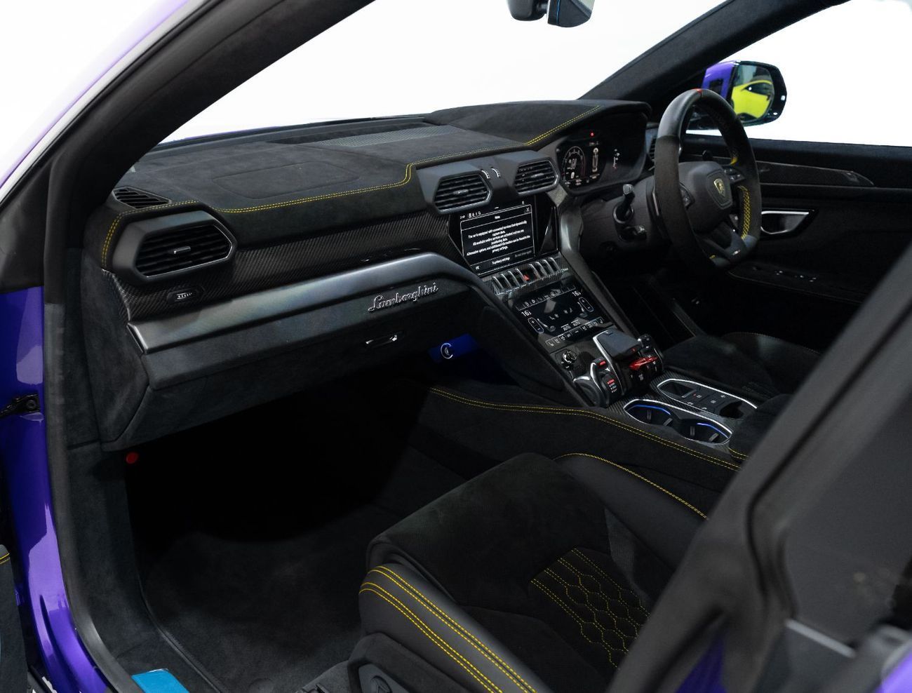 Lamborghini Urus 4.0T V8 Performante URUS PERFORMANTE | FULL CARBON INT/EXT | MASSAGE SEATS | ADVANCED SOUND SYSTEM |