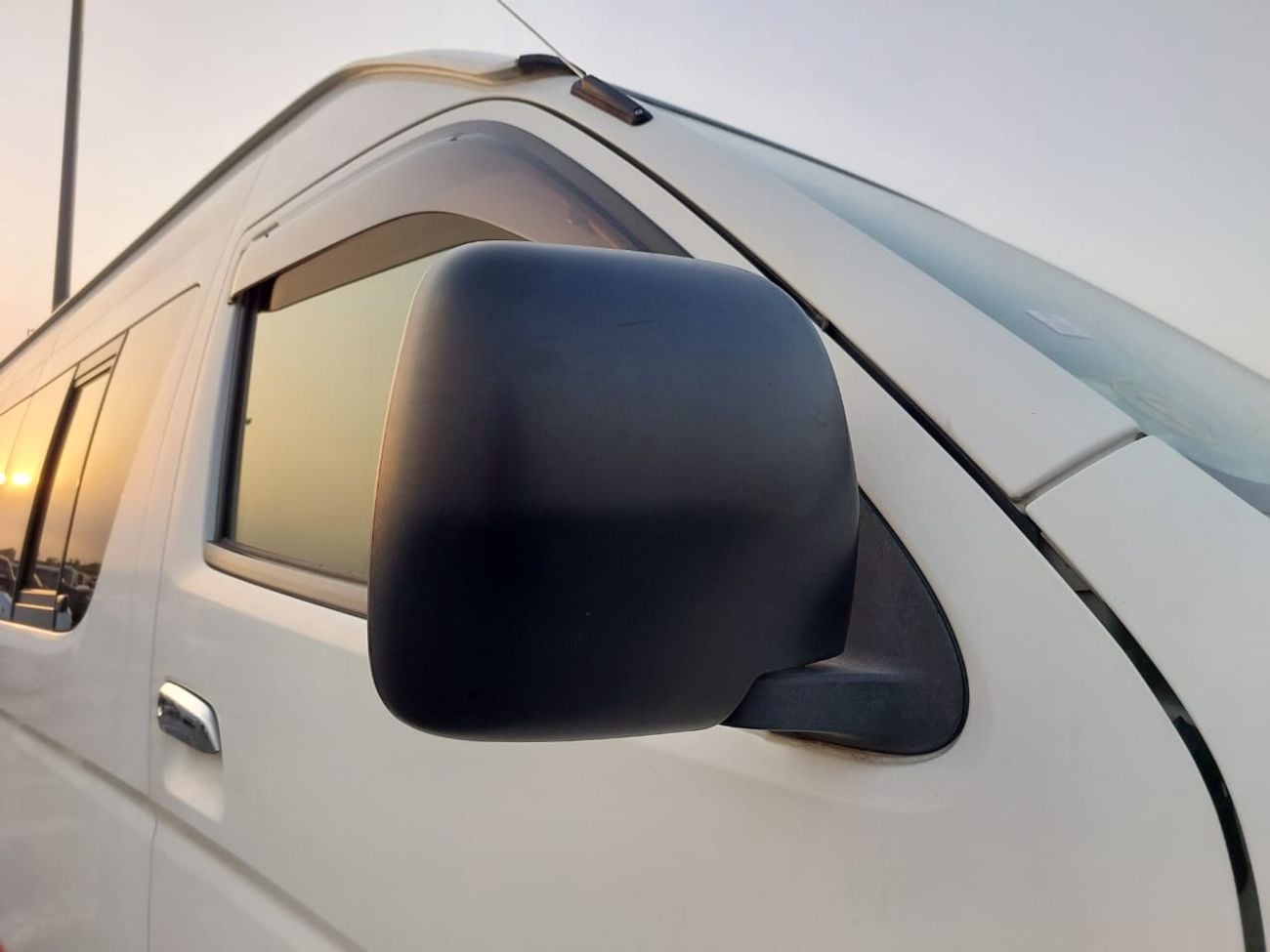 Toyota Hiace TOYOTA HIACE COMMUTER VAN RHD 2012 MODEL 2.7 L PETROL AUTOMATIC(PM05079)