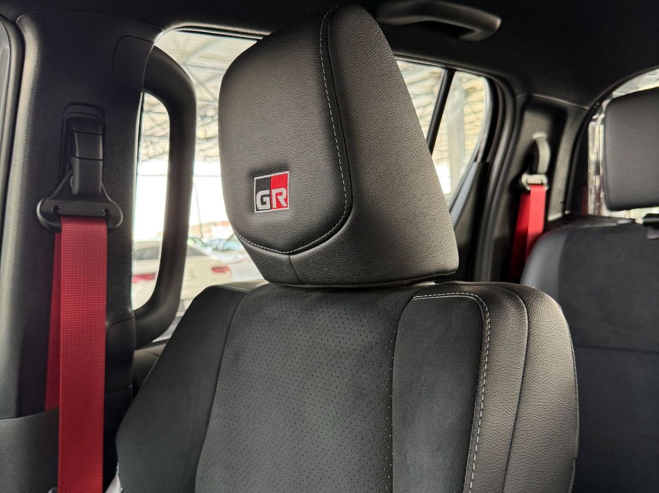 Toyota Hilux GR-SPORT 4.0 V6 **EXPORT ONLY**التصدير فقط خارج الخليج***