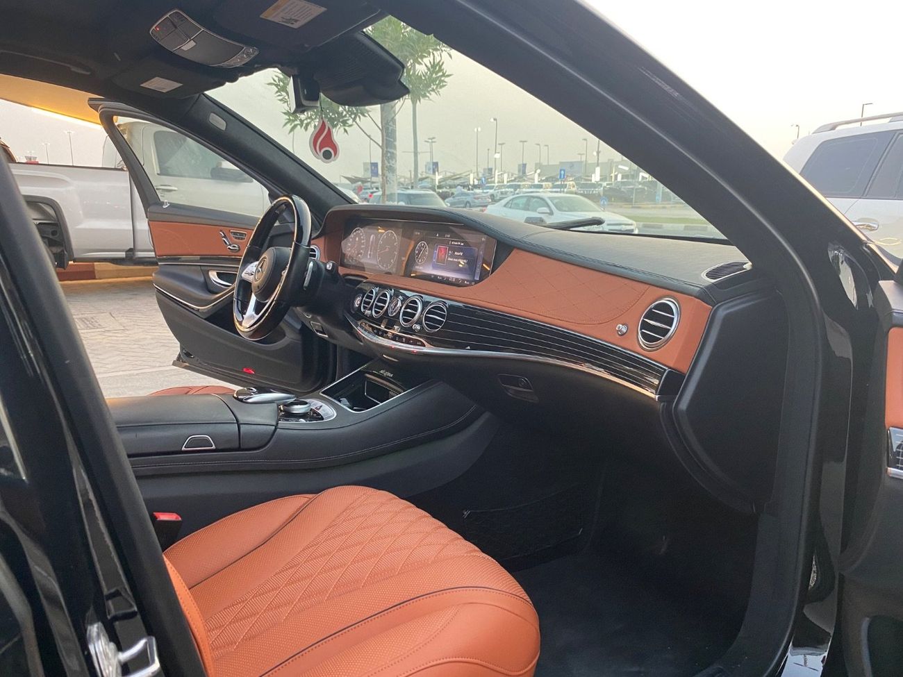 مرسيدس مايباخ S560 مايباخ