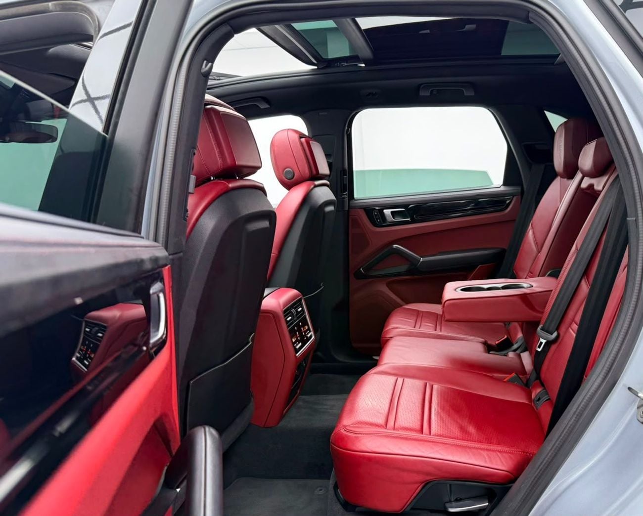 Porsche Cayenne 2019 Porsche Cayenne, Warranty, Full Porsche Service History, Fully Loaded, GCC