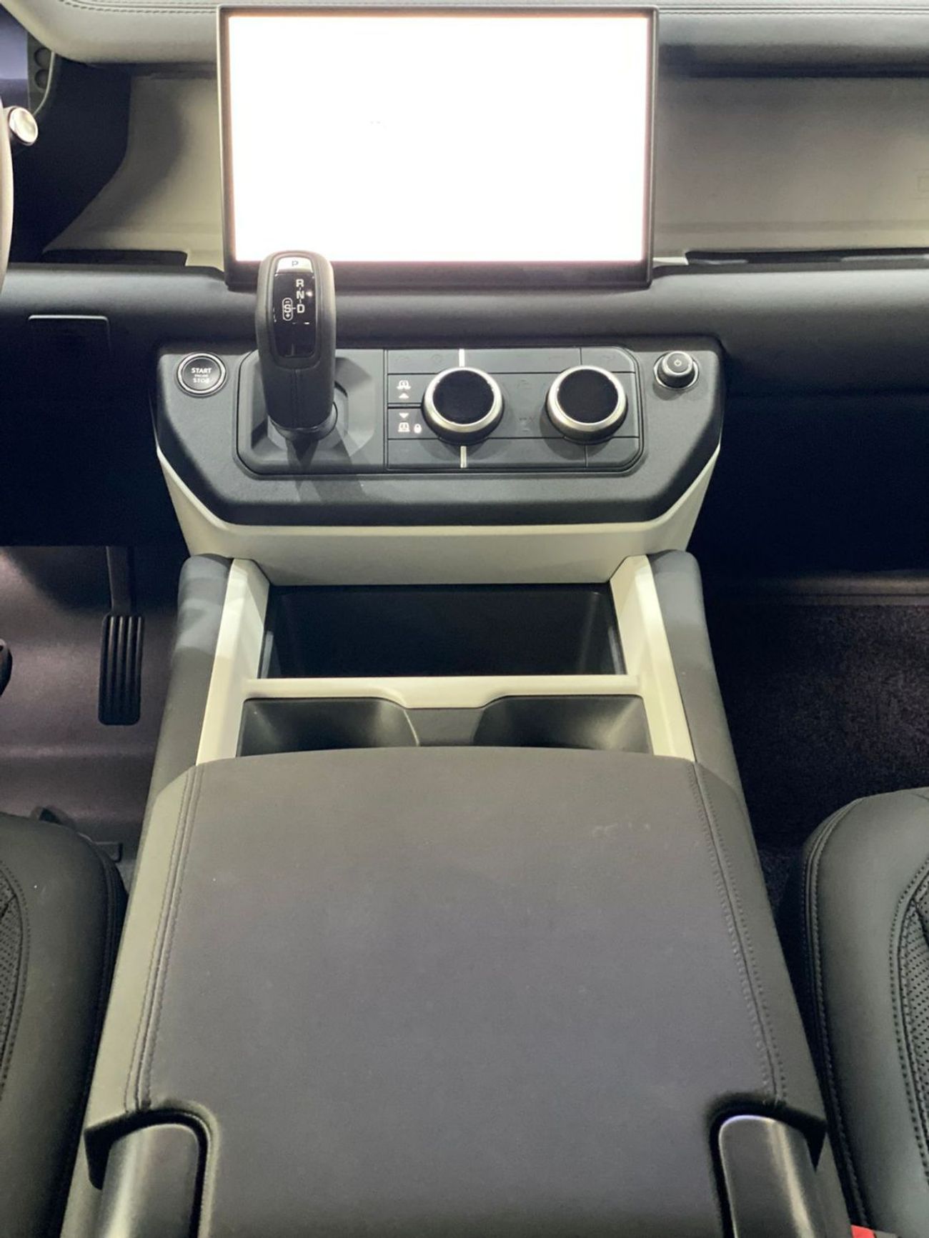 Land Rover Defender P400 110 | with warranty