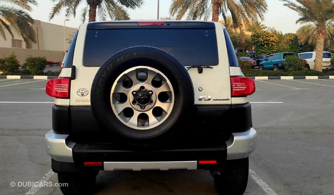 Toyota FJ Cruiser TOYOTA FJ CRUISER