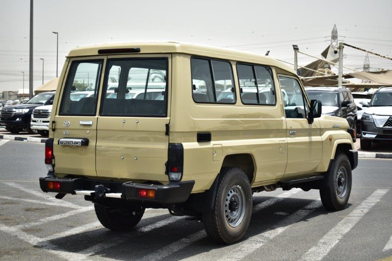 تويوتا لاند كروزر 70 2025 MODEL TOYOTA LAND CRUISER 78 HARDTOP V6 4.0L 4WD 9-SEATER AUTOMATIC