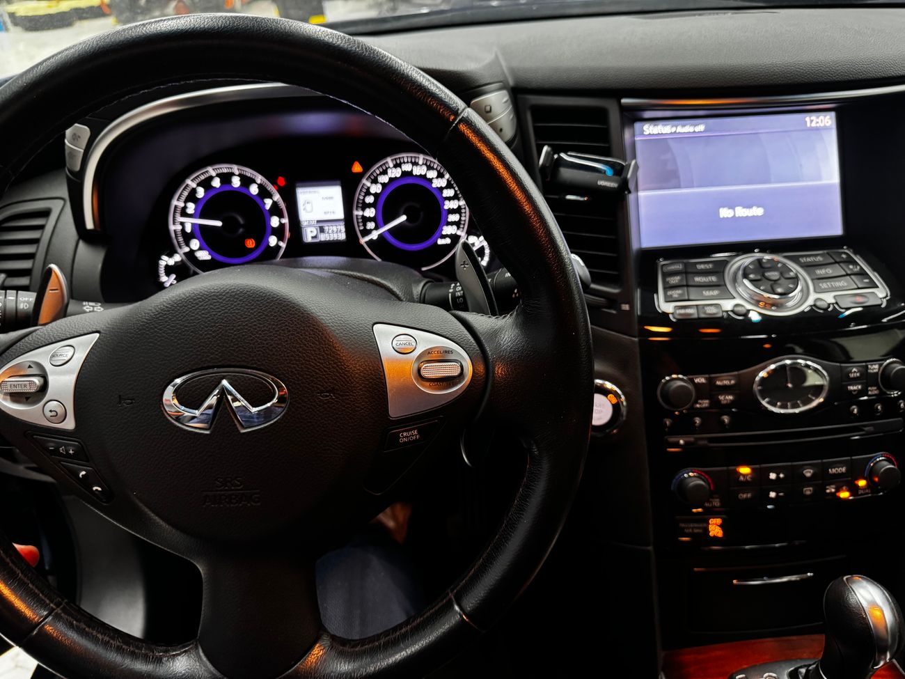 Infiniti QX70 3.7L Full Option
