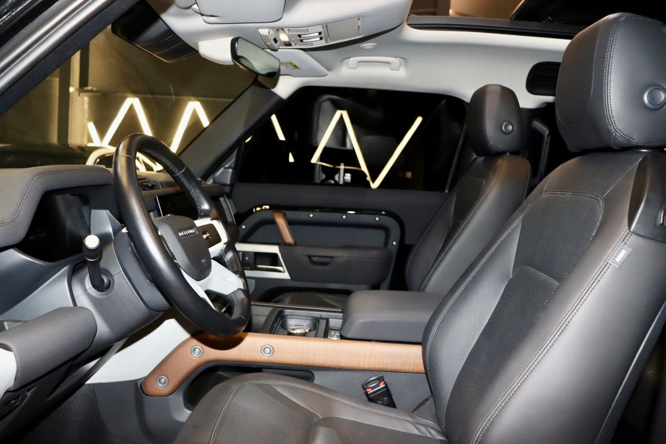 لاند روفر ديفندر 110 X-Dynamic SE P300 2.0L