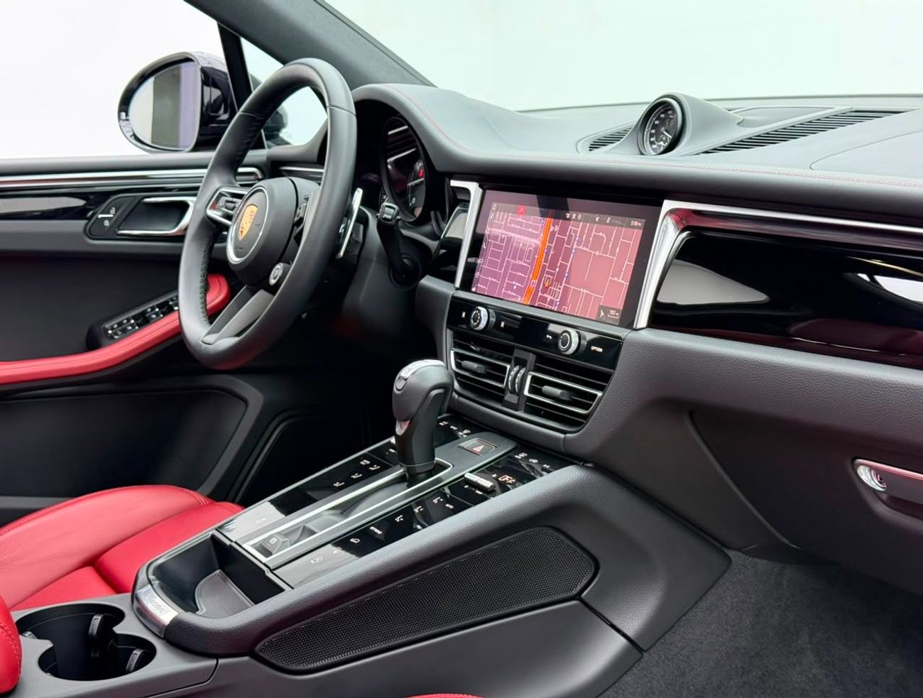 Porsche Macan STD 2024 Porsche Macan, 2027 Porsche Warranty, Full Porsche Service History, Very Low Km, GCC