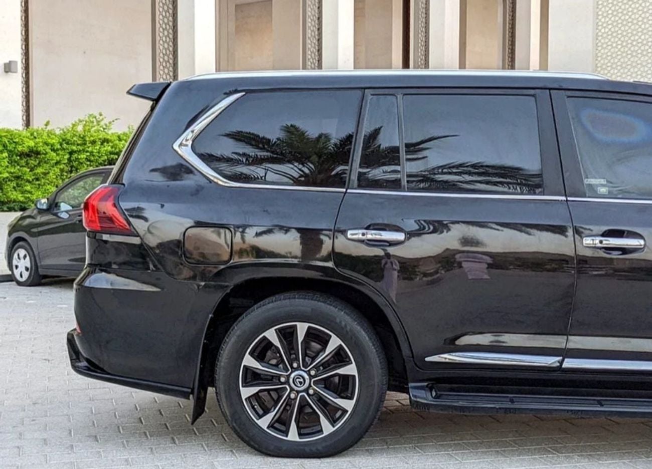 Lexus LX 570 Lexus Lx.series Lx570 platinum 2009 Model Facelifted 2021 colour Black push start Transmission Autom