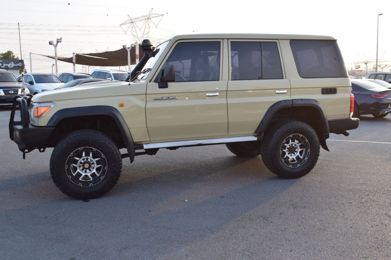 Toyota Land Cruiser 70 GXL